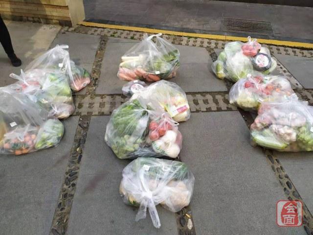 刘寨街道：定时定点配送！保障“米袋子”“菜篮子”充足