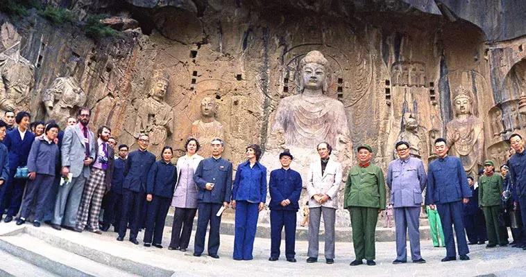 周总理在洛阳反复看了它半天，终因凑不足500元而依依不舍地离去