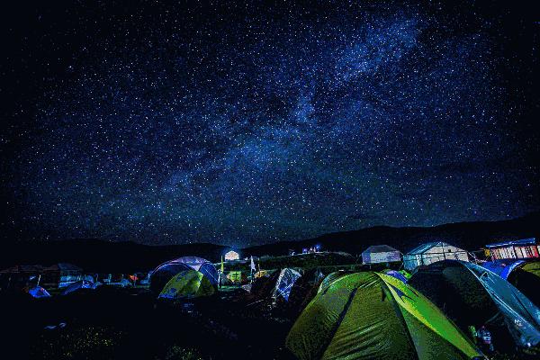 适合看星空露营的地方 (高山露营地绝美的星空)