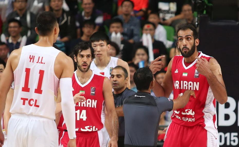 为国足打气,伊朗球员隔扣姚明