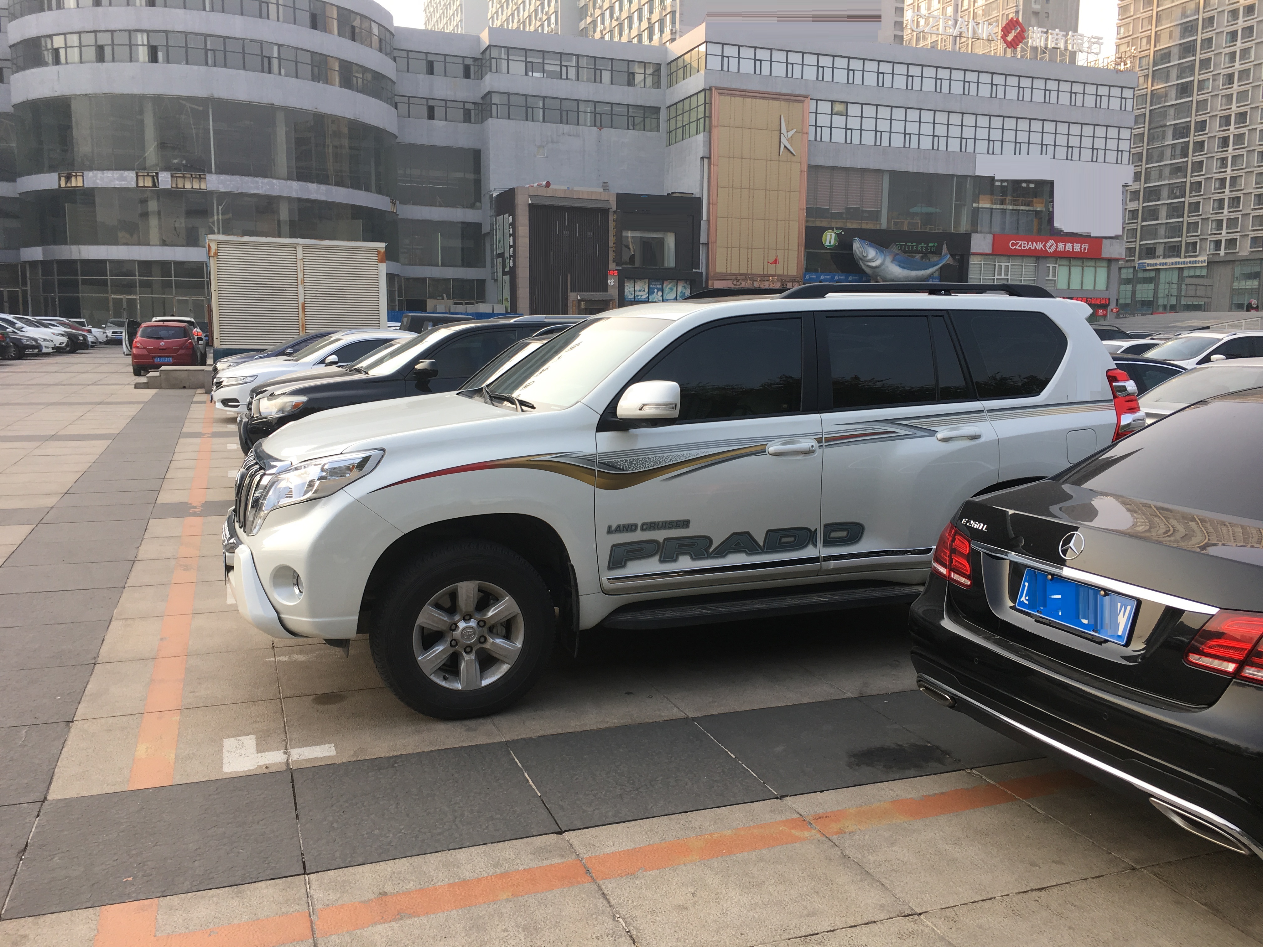 普拉多帕杰罗牧马人途乐比较,普拉多2700和途乐4.0