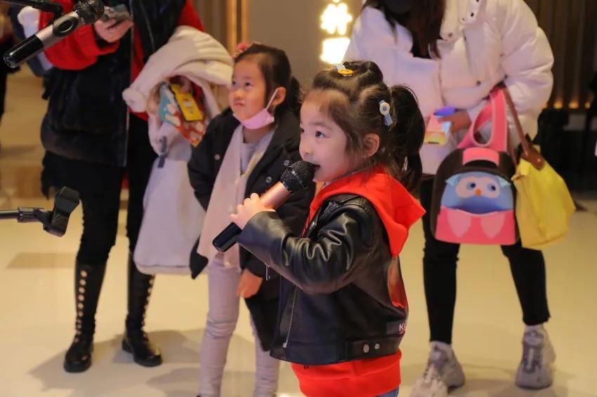 能打游戏能k歌的电视机,可以打游戏也可以k歌的耳机