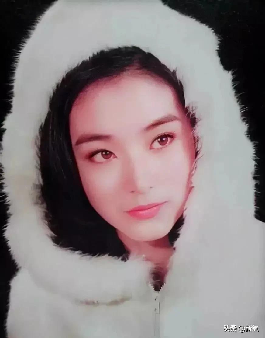 自带情绪的眼睛,最近流行三白眼美人