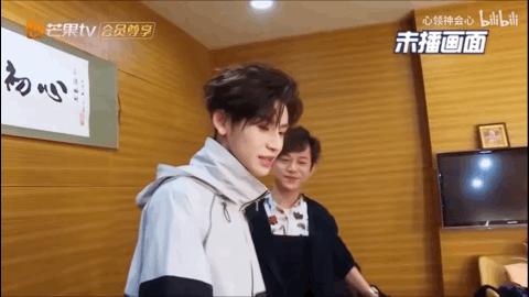 粉丝送明星礼物被嫌弃,粉丝给明星送的最奇怪的礼物