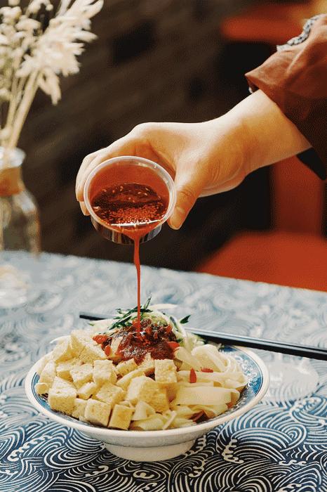 创历史！徐州凉皮开到悉尼！健身私教烹制的美味，还有变态辣……