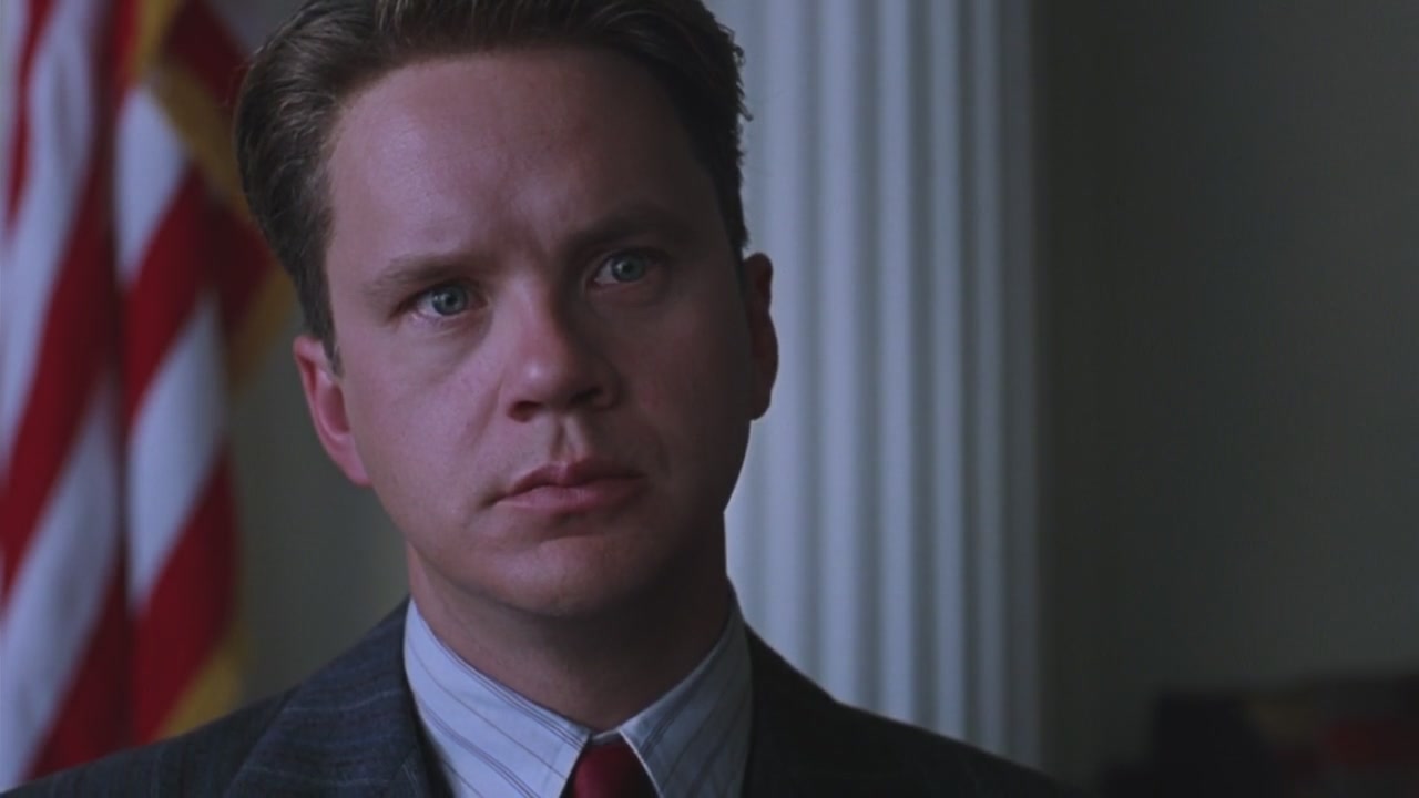 33层监狱顶层的人吃大餐,33层监狱吃饭