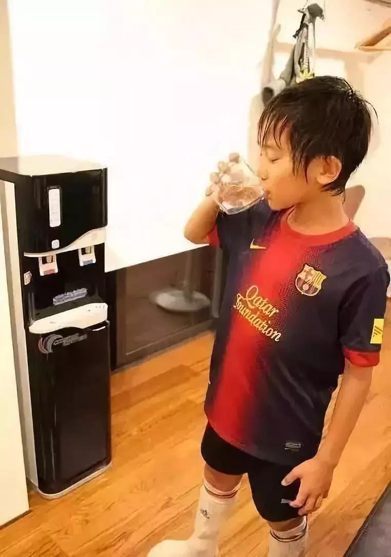 日本3比0伊朗进决赛,日本3:0伊朗足球