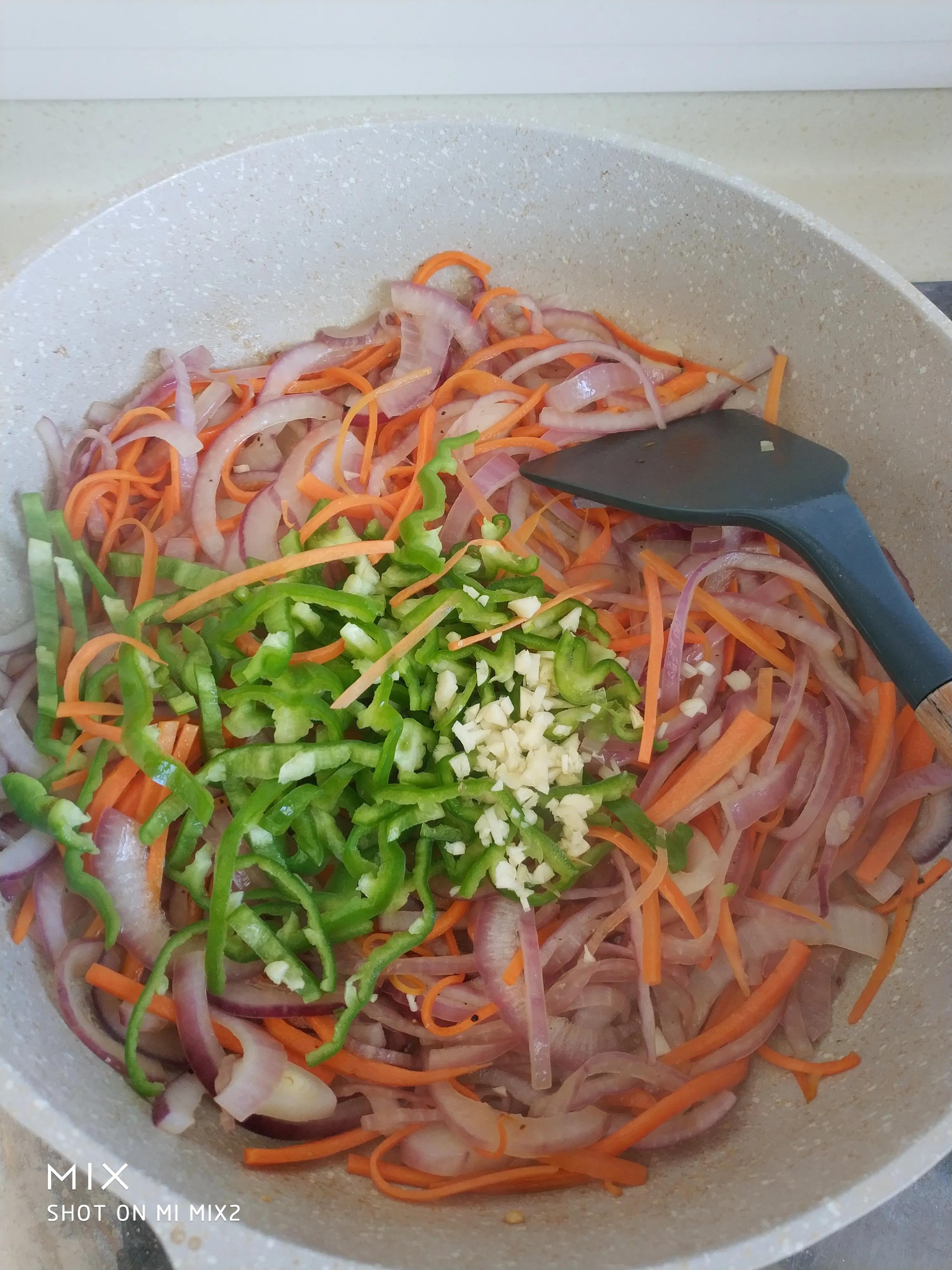 洋葱炒熟之后是什么味道,洋葱直接生吃什么味道