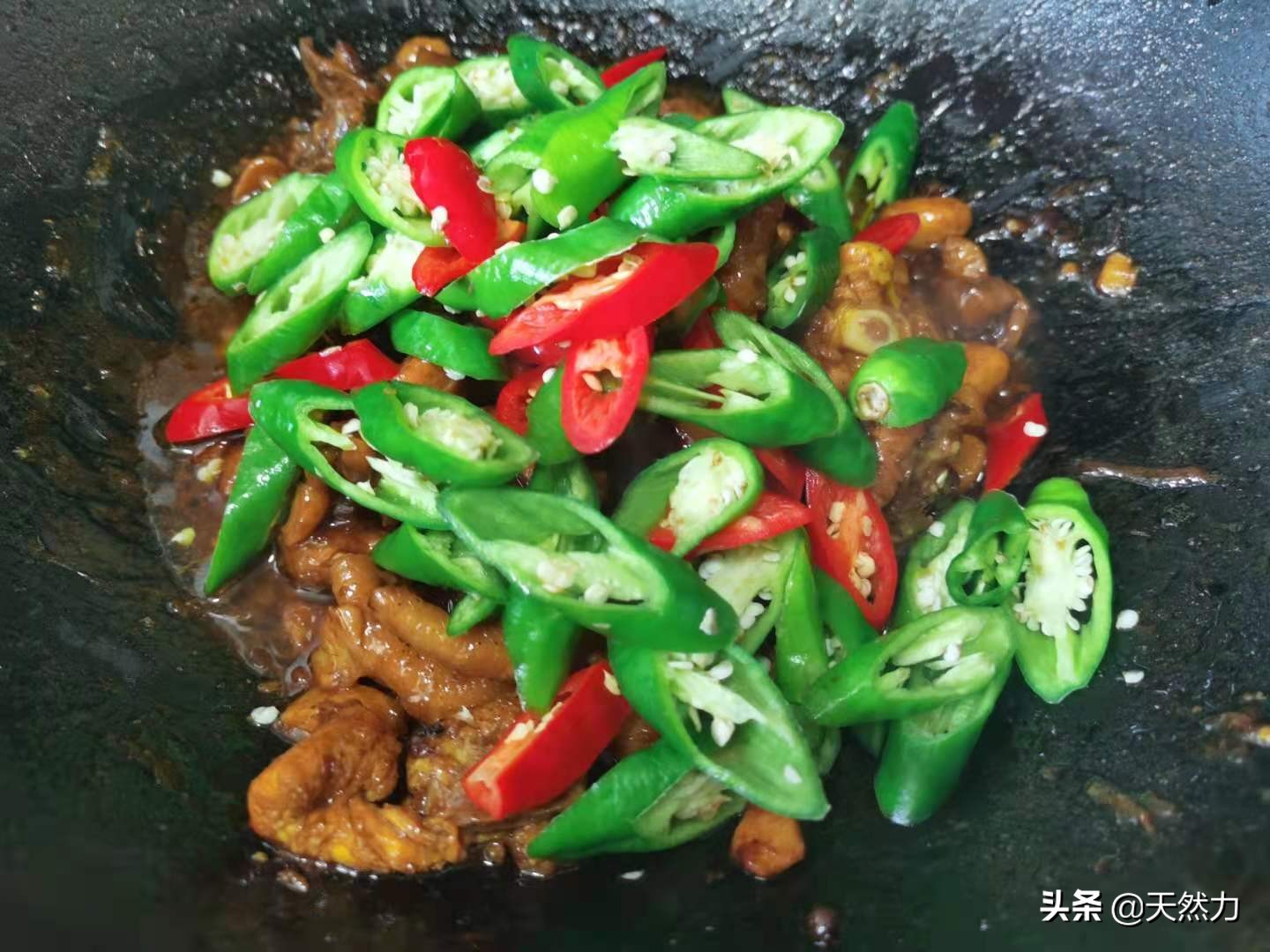 炒鸡怎么做不腥又好吃,炒鸡怎么做才能又香又嫩