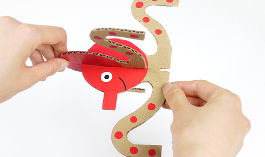 废纸箱这么玩，锻炼孩子的手脑，发挥无穷想象力！（纸模免费领）