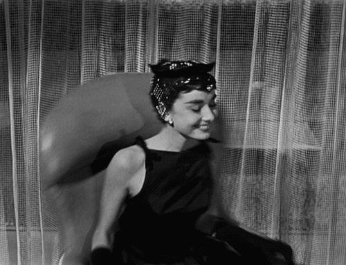 穿搭提案观：为什么明星们都深有执念的「小香风」，你却不感冒？