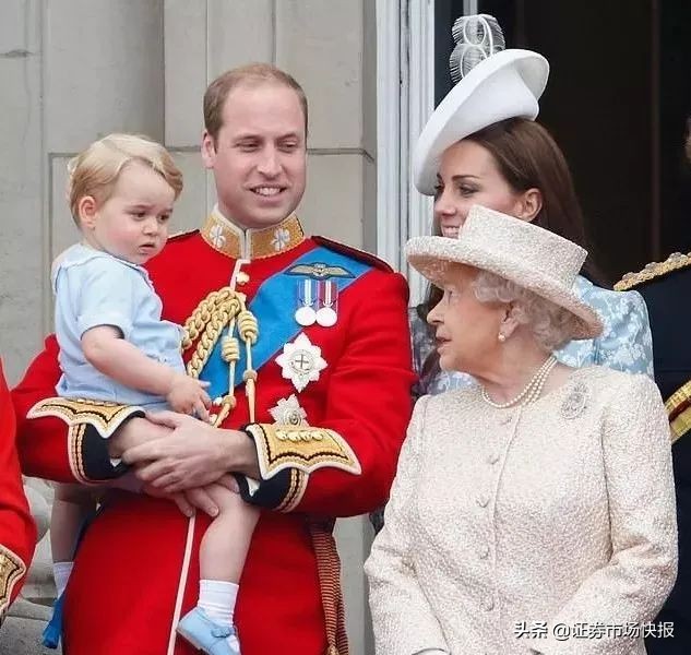 英国乔治小王子和女王,英国乔治小王子为什么不是继承人