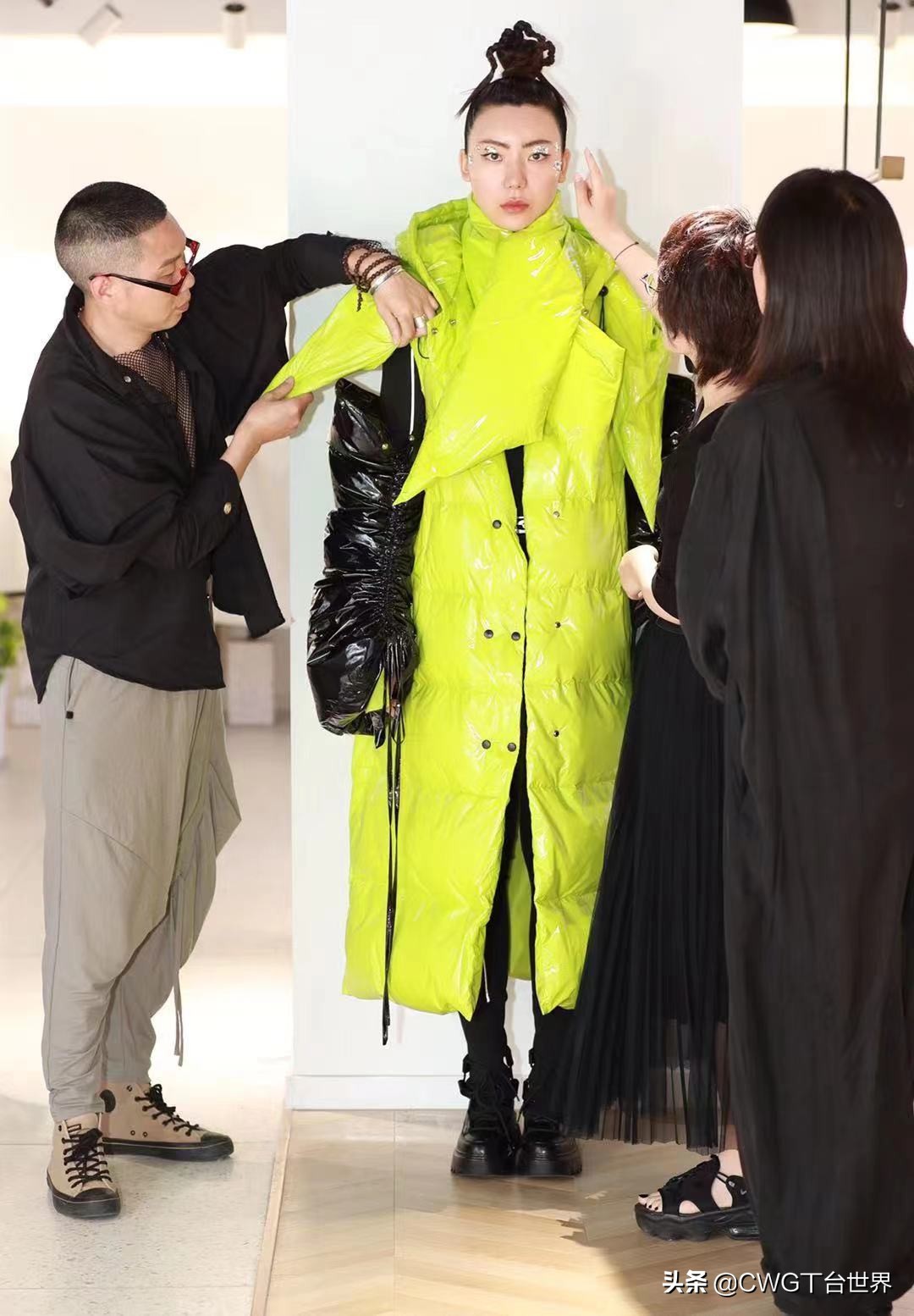 亦帛时尚羽绒服是品牌吗,亦帛时尚2021冬羽绒服发布会