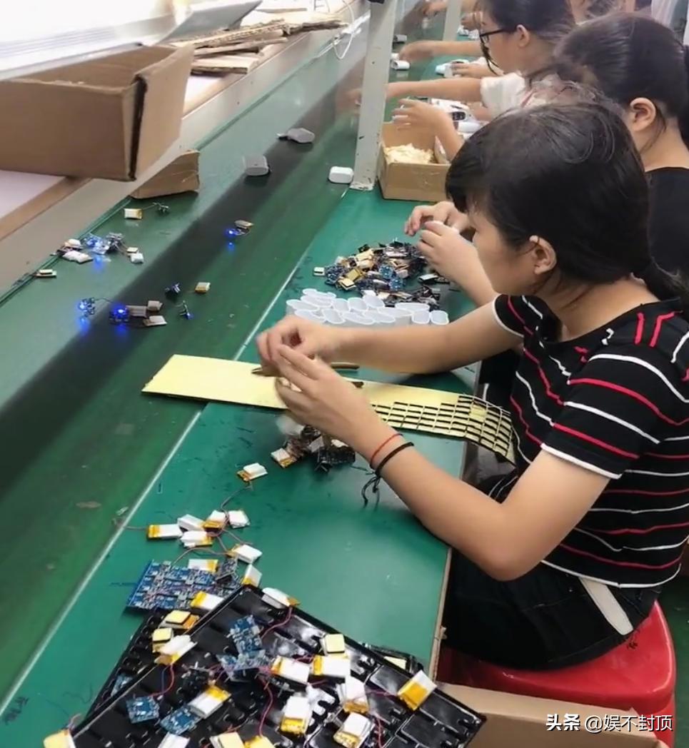 为什么五金厂工资比电子厂高,电子厂全是年轻人