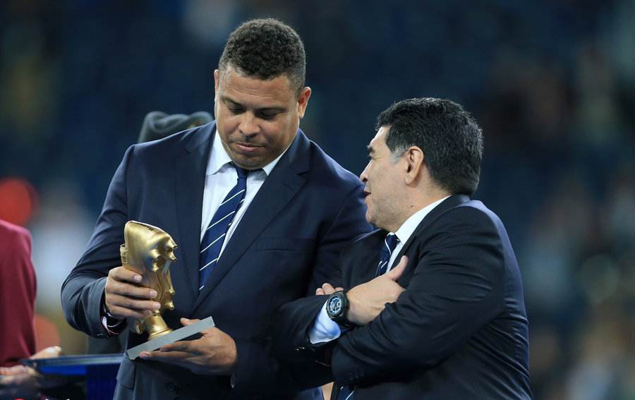 国外媒体评足球最佳11人,范巴斯滕和马拉多纳谁厉害实况