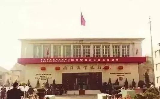 “超级富三代”逃亡海外六年，凭什么享受国葬待遇？