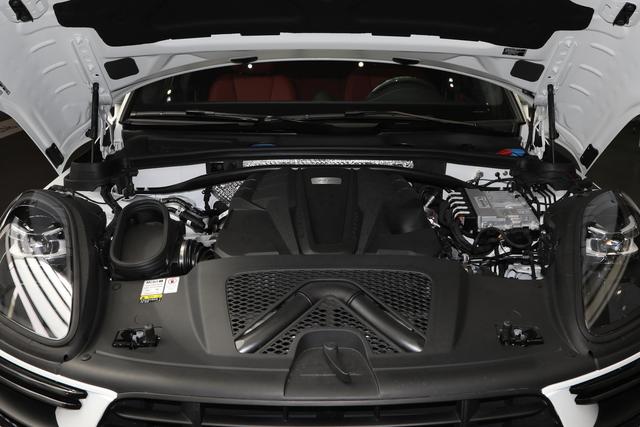 保时捷macan用的马牌轮胎花纹,macan18寸轮胎马牌可以吗