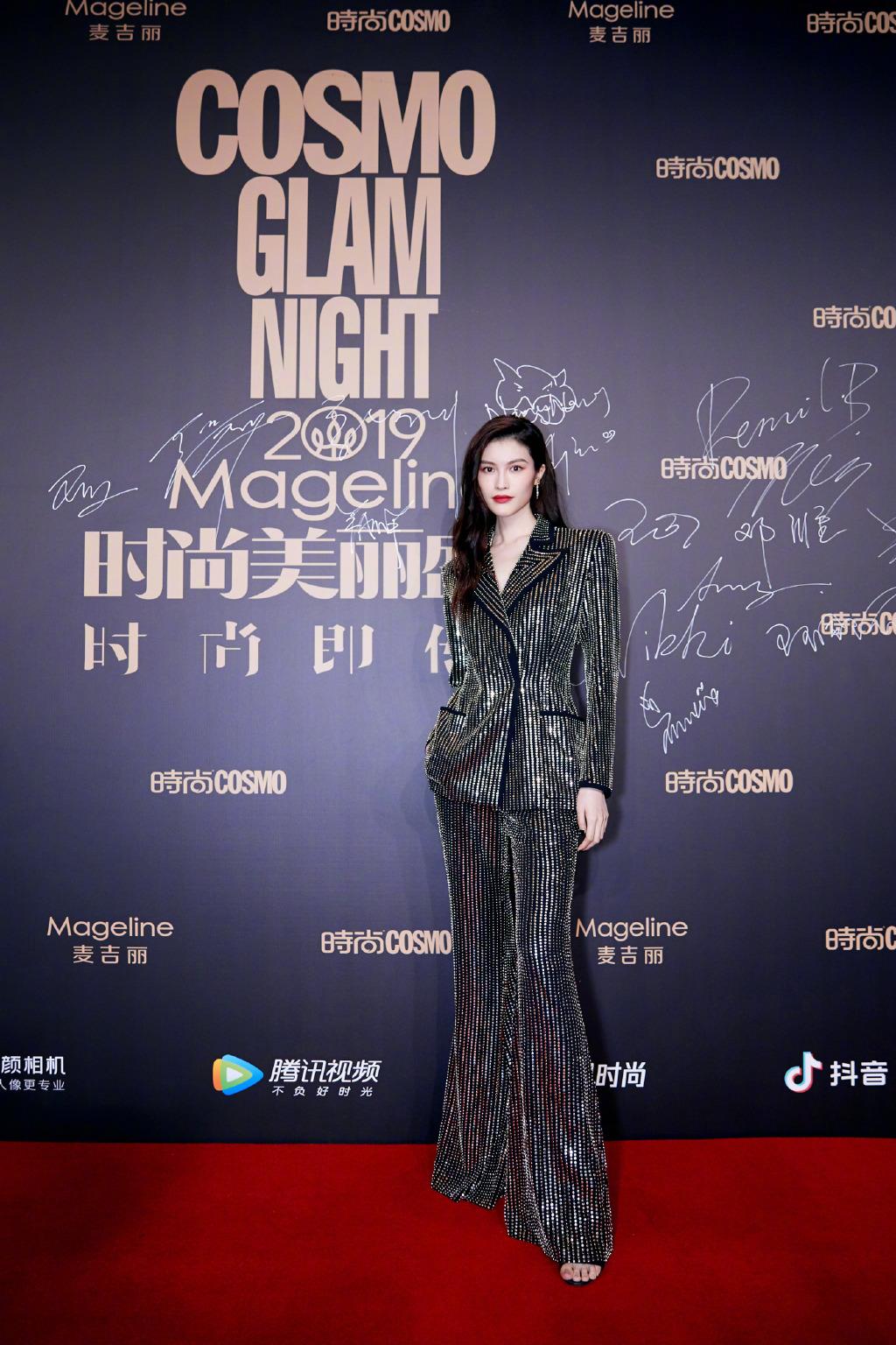 何穗维密内衣蕾丝款,何穗黑色蕾丝装