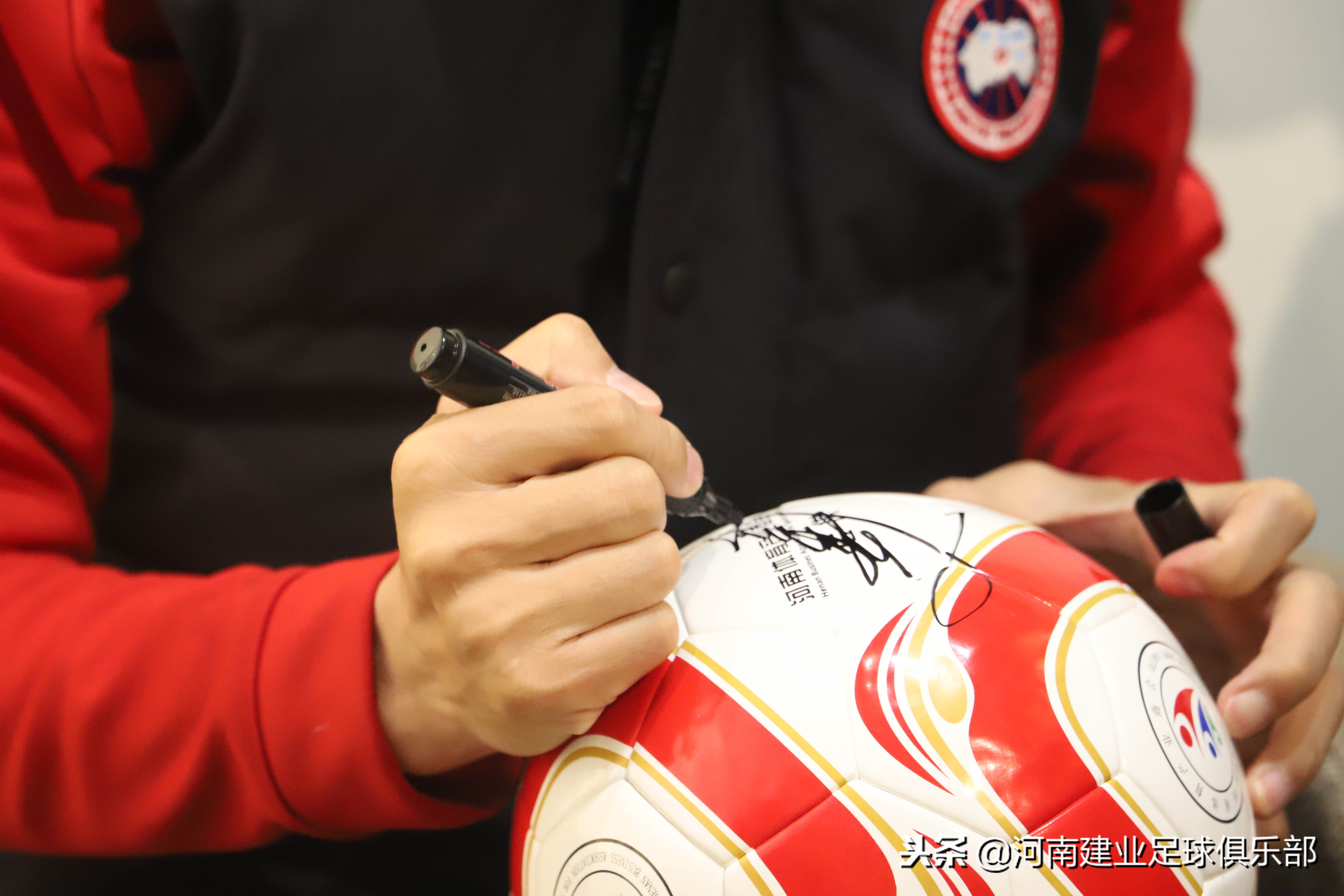 河南建业足球俱乐部官微,河南建业小学足球队