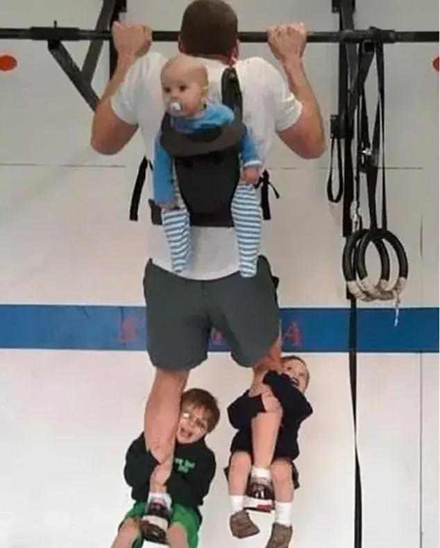 科学家奶爸手绘讲解流浪地球,流浪地球地下人类活动手绘