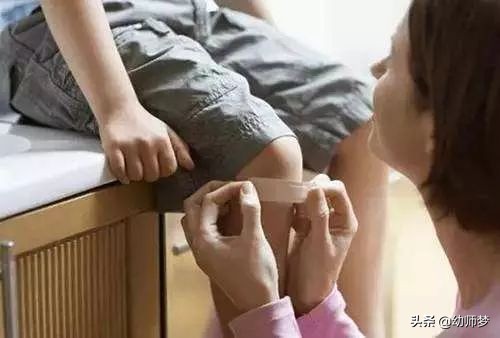 孩子在幼儿园受伤家长该怎么处理,小孩子在幼儿园受伤正确处理流程