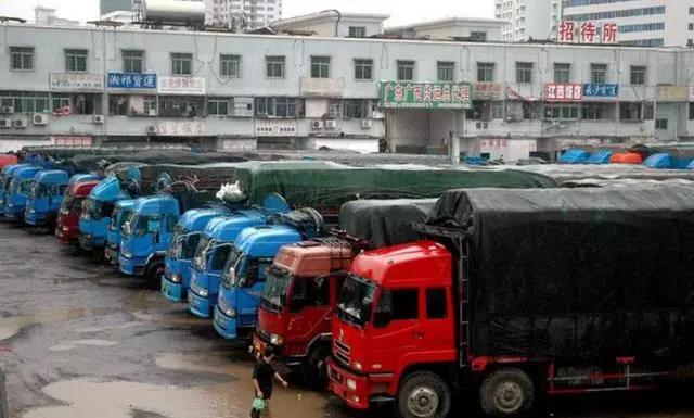 看卡车司机如何神操作,看大货车是如何自救的