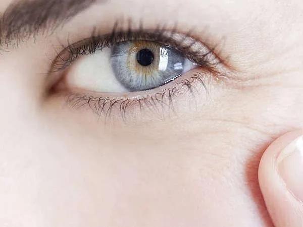 眼睛下面有很多皱纹干纹细纹,脸上有干纹细纹用什么护肤