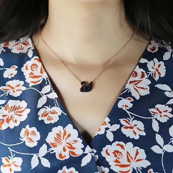 施华洛世奇天鹅项链怎么查询真假,施华洛世奇天鹅项链材质是银吗