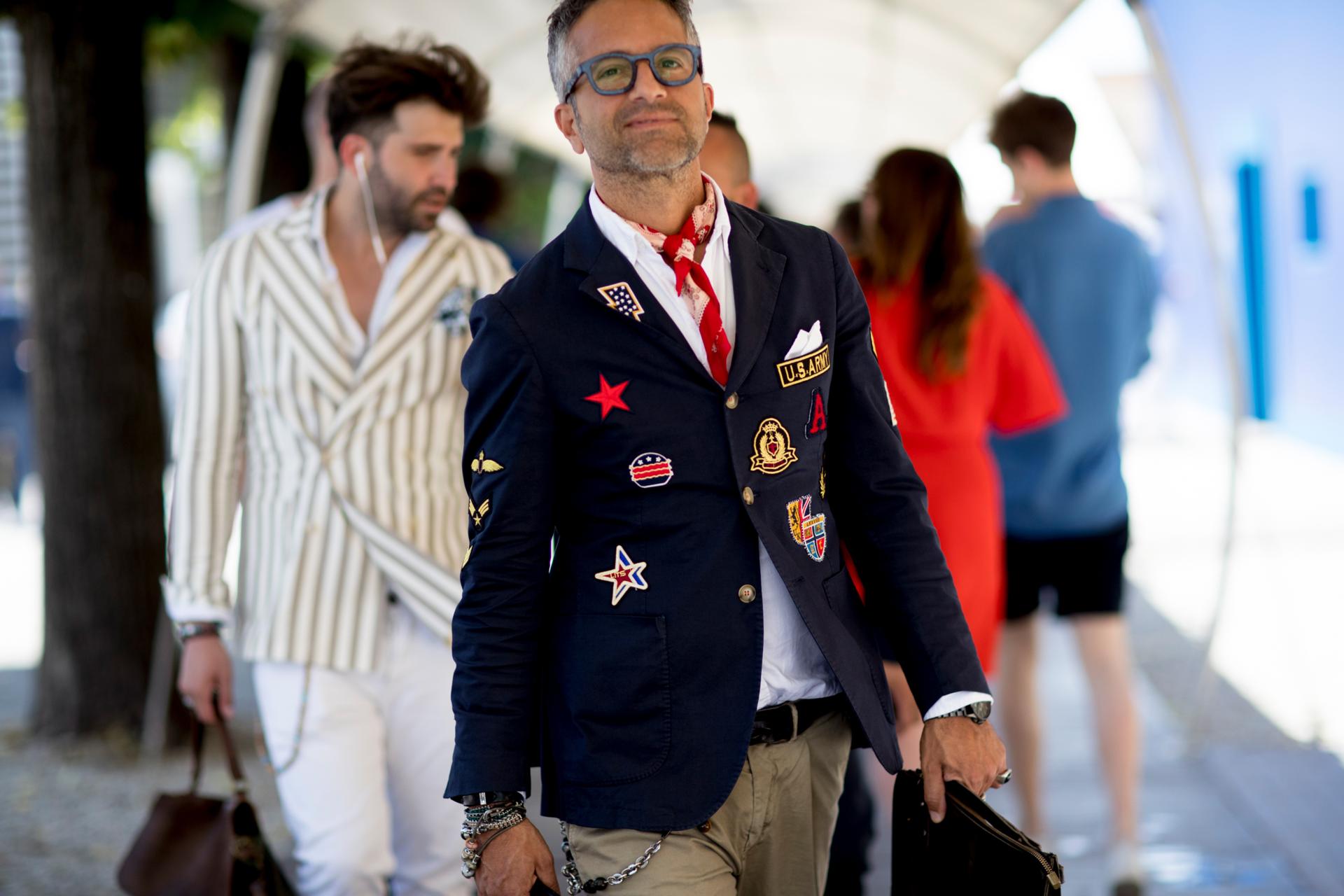 中国大妈丝巾五角星,中国大妈的丝巾从来不会让人失望