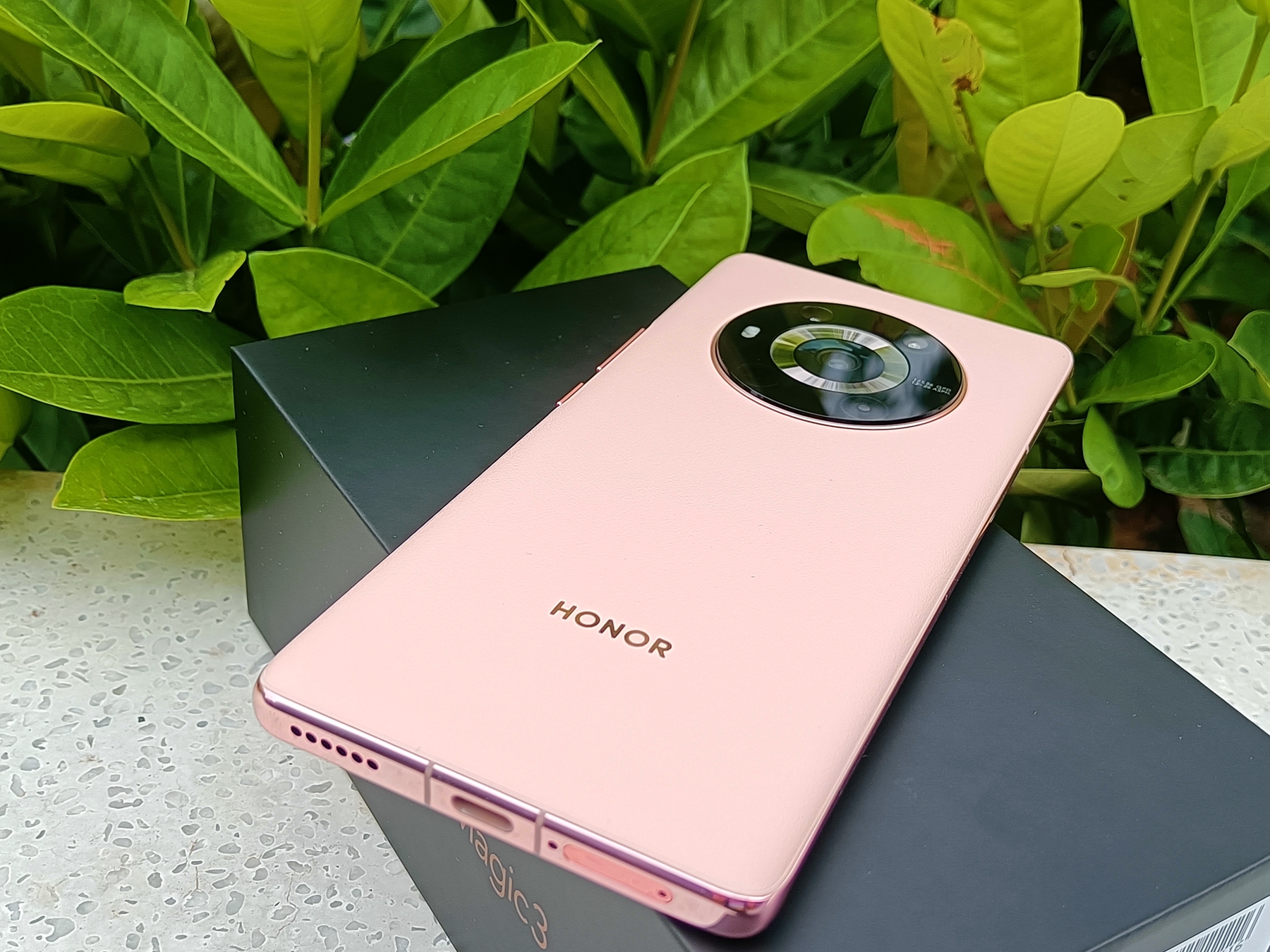 荣耀magic3评测科技美学,荣耀magic3算是顶级旗舰么