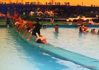 网红晃桥,网红玩千层漏摔成9级伤残