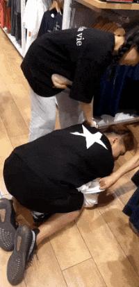 优衣库联名t恤疯抢事件,优衣库抢t恤