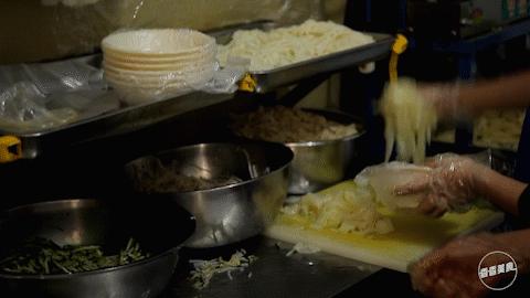网传一天卖1000碗的米皮店，我们忍不住好奇心测了测