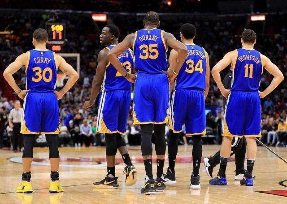 这也吹犯规？注定载入史册的无耻判罚！裁判*球赌**了吗？