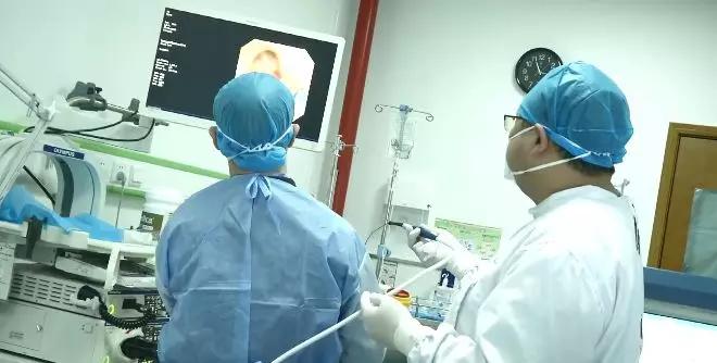 孕妇突然一下流鲜血,孕妇突然大笑会怎么样