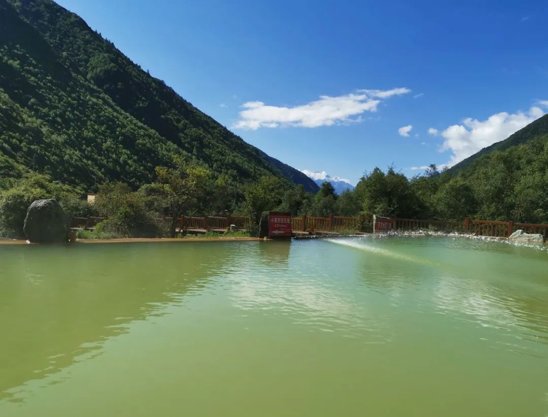 四川夏季适合泡天然温泉的地方,四川春节泡温泉推荐