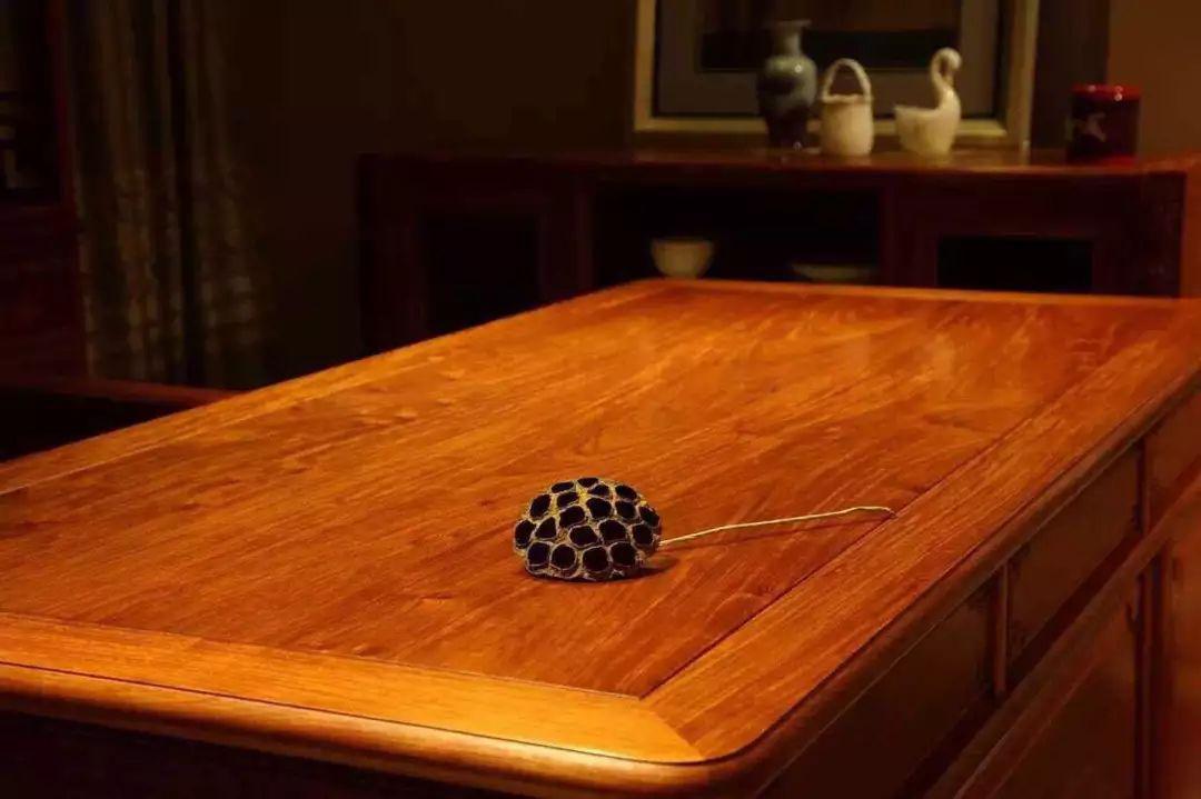 怎样辨别大果紫檀的真假,不懂红木看价钱看款式