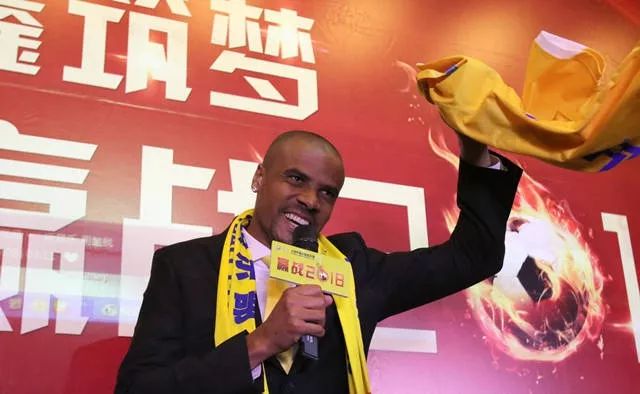 乔尼拿球,乔尼铁球