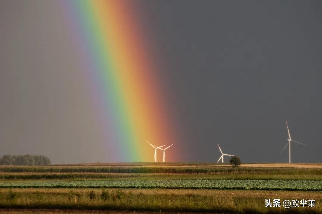 那些彩虹的摄影碎片，反射着诗的光芒。