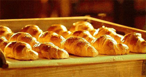 吃了10年可颂，才知道正确装逼读音是“裤啊松”