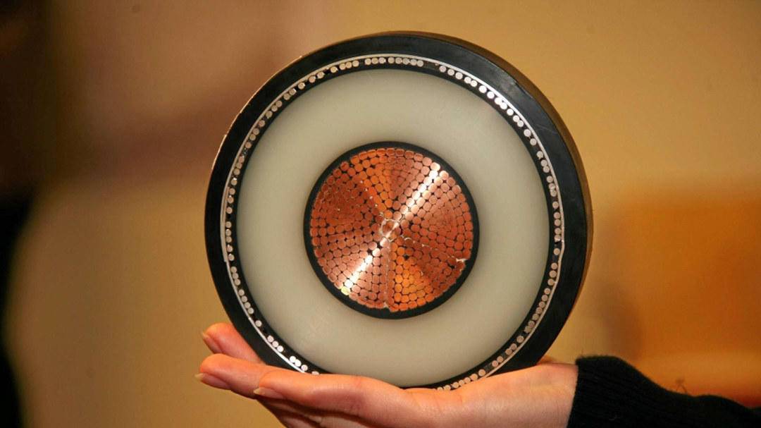 电流是在电线表面还是内部,电流是真实存在的吗