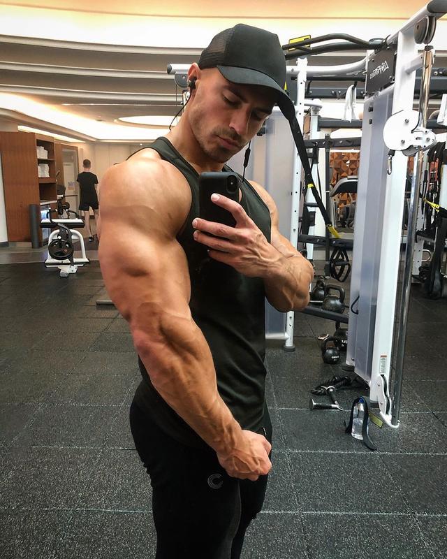 肱三头肌力量不够怎么练,肱三头肌特别弱怎么练