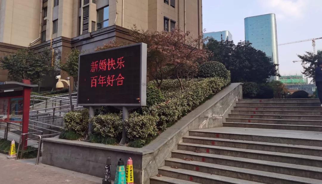 小区烂尾8年业主无奈入住,郑州市烂尾楼业主真实现状