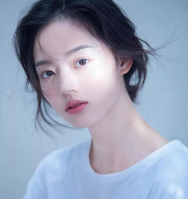 方脸脸型与发型搭配女士,适合梨形方脸女生发型