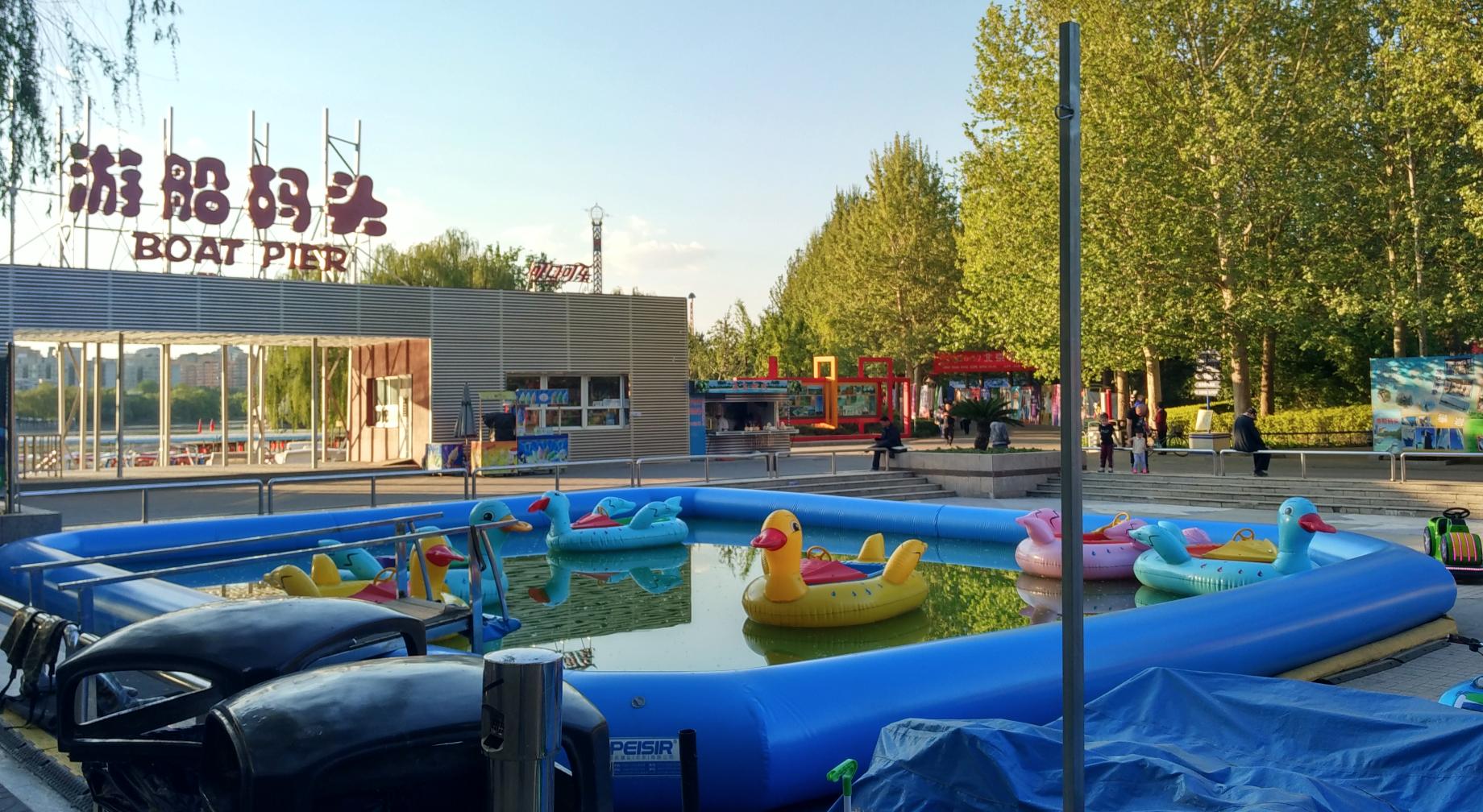 北京朝阳公园,北京四环以里最大的公园,有多种游乐项目