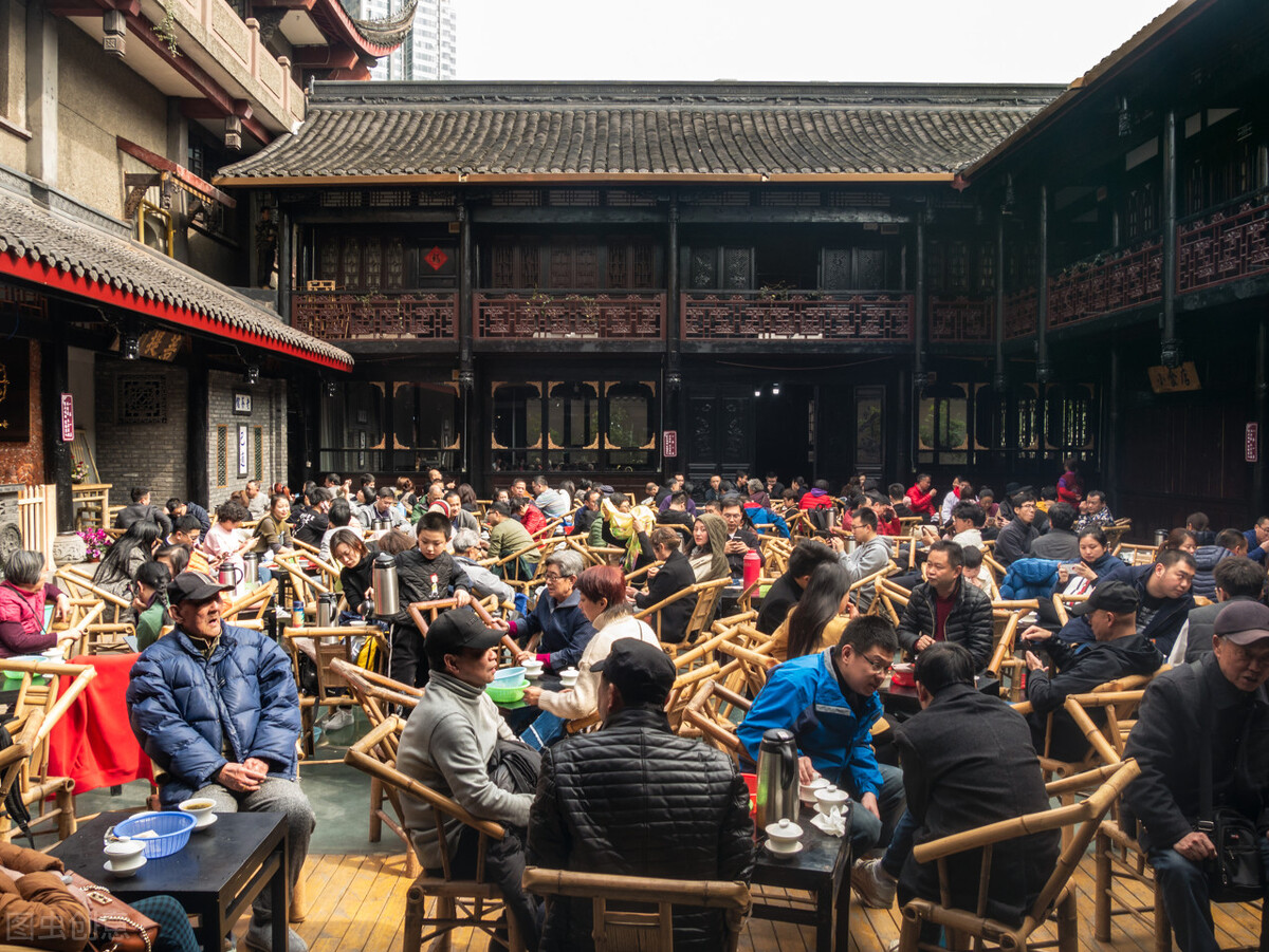 考入传说中轻松自在的老干部局，我似乎多了几百个公婆