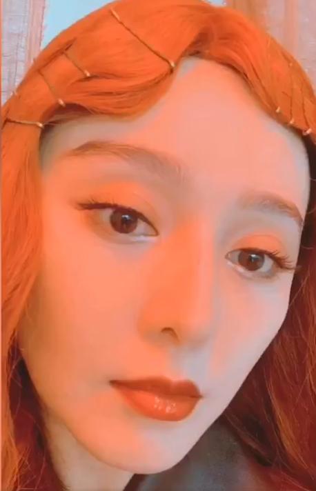 范冰冰大兔耳朵发箍,范冰冰晒自拍露出无名指戒指