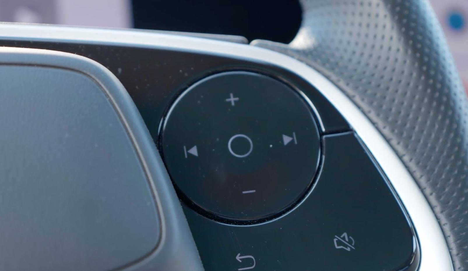 8万多公里的小鹏p7能买吗 (小鹏p7老款和新款的驾驶感受区别)