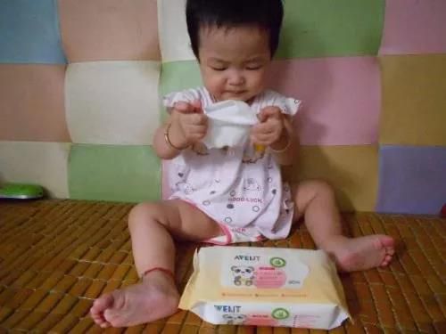 宝宝湿巾避免哪种成分,婴儿湿巾伤皮肤吗