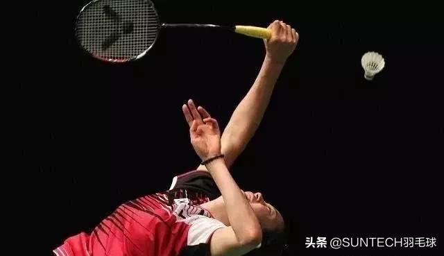 羽毛球高远球如何发力才正确,注意这4个动作让击球不再啃地